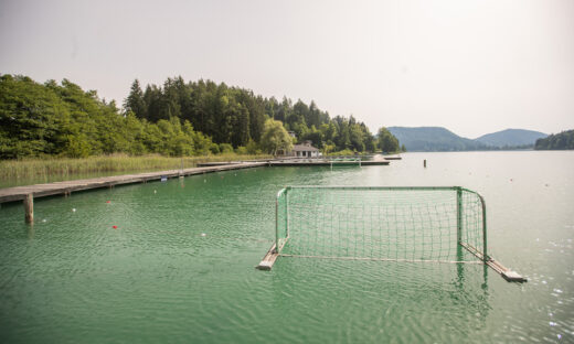 Freiluft-Wasserballanlage